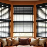 Czarne drewniane żaluzje do czego pasują i jak je wykorzystać w aranżacji